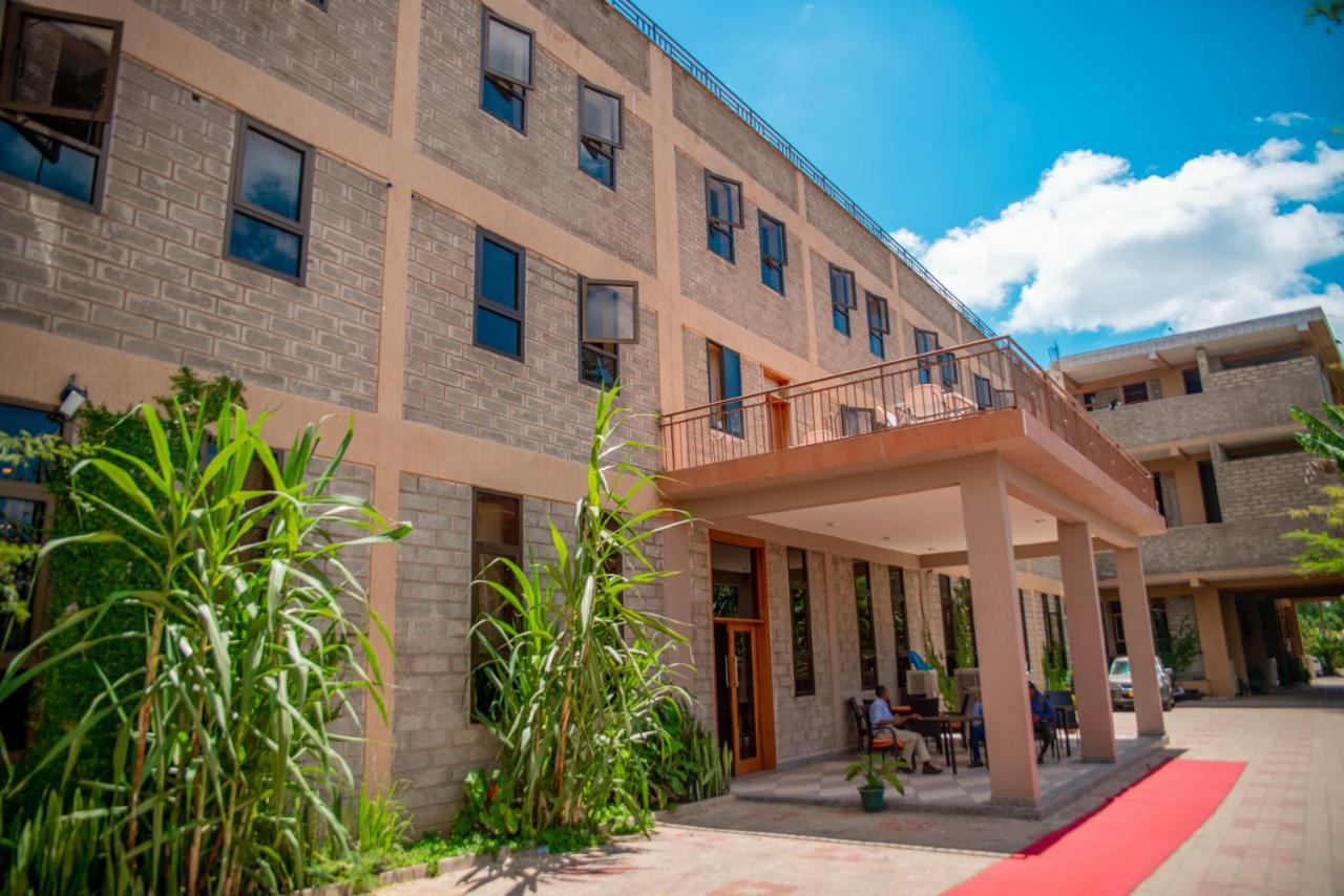 Lush Garden Hotel Аруша Экстерьер фото